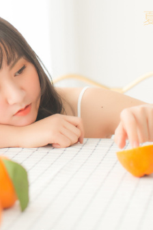 透明比基尼泳衣美女
